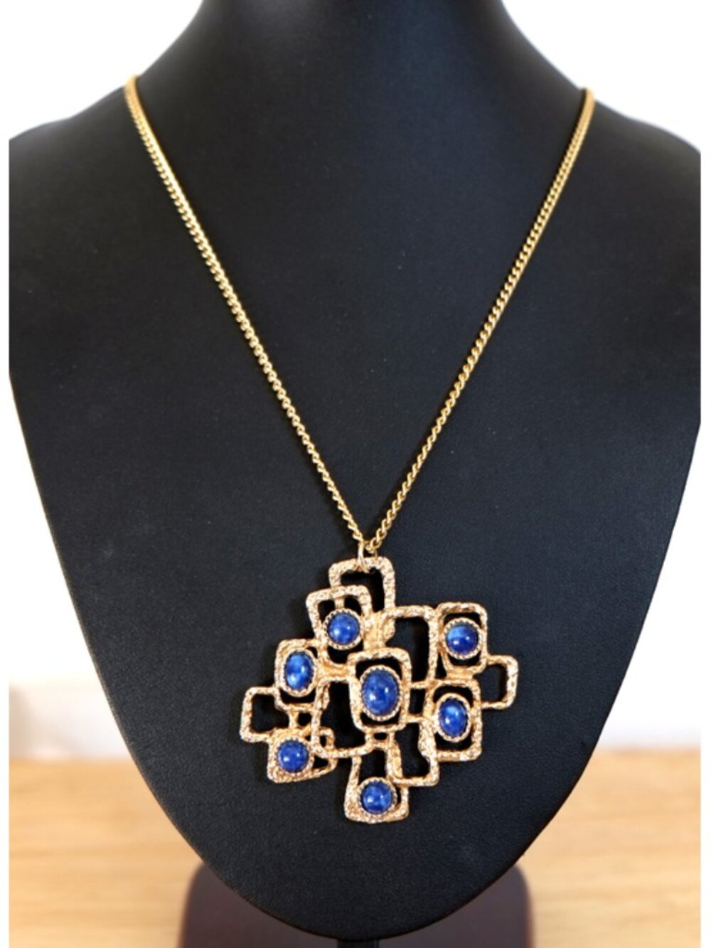 AS-NEW Sarah Coventry modernist geometric brutalist pendant necklace with blue c